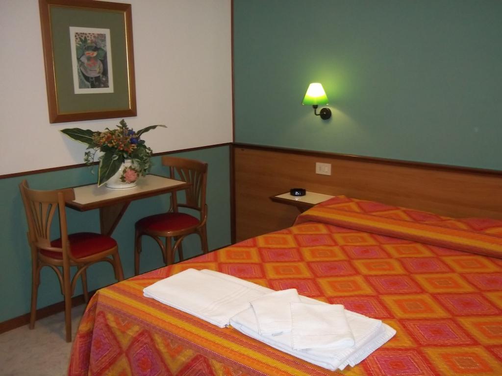 Villa Romana Lignano Sabbiadoro Kamer foto