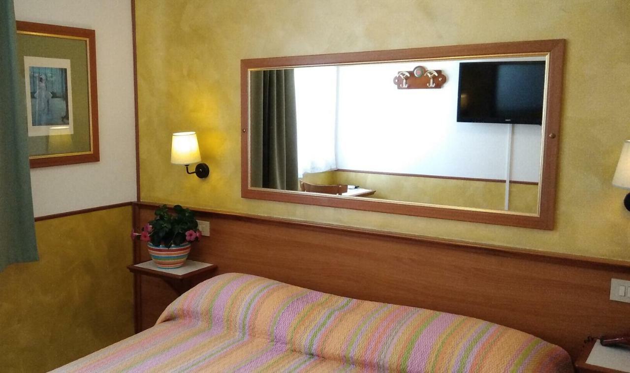 Villa Romana Lignano Sabbiadoro Buitenkant foto